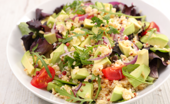 Salada de Quinoa com Abacate e Limão