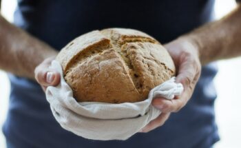 Pão caseiro feito com farinha de trigo: