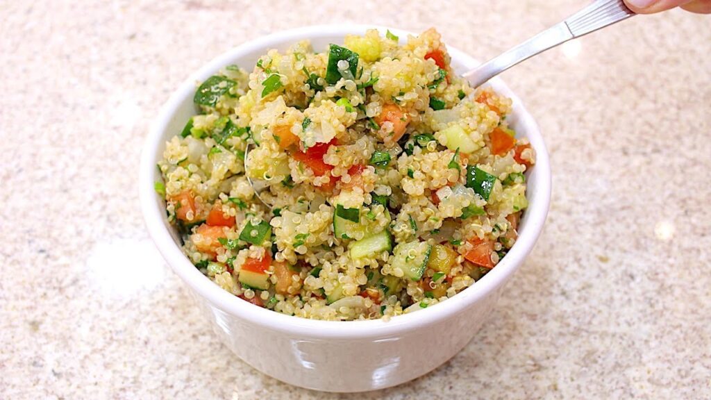 Salada Colorida de Quinoa: Uma Explosão de Sabores e Nutrientes