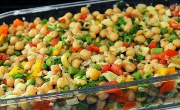Salada Refrescante de Grão-de-Bico: Uma Explosão de Sabores Nutritivos!