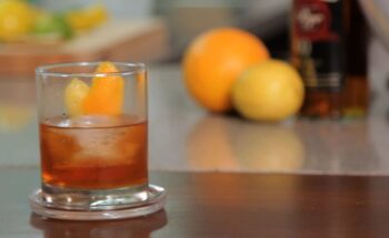 Coquetel Old Fashioned: Uma Mistura Atemporal de Bourbon e Elegância